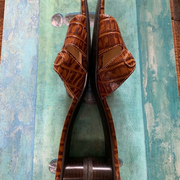 🍂 3 for $30 Brown Coldwater Creek Sandals - Picture 2 of 3